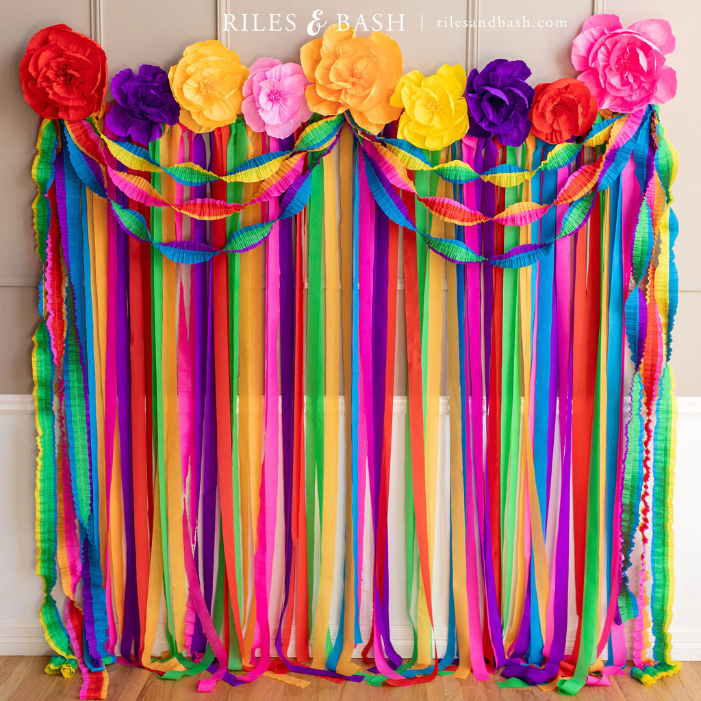 Party decoration: Accordion streamers!