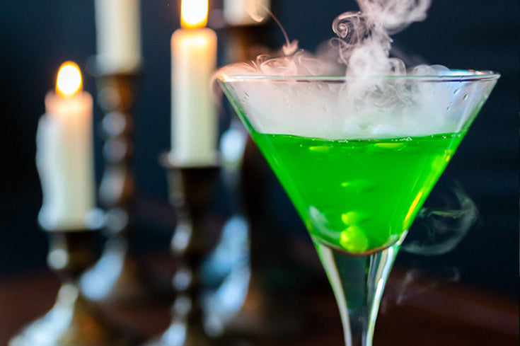 How to Make Spooky Cocktails using Dry Ice